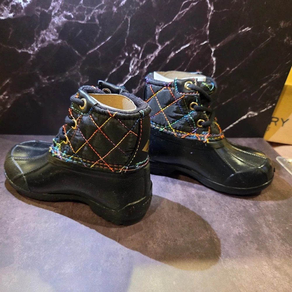 Sperry Saltwater Duck Boots Girls 6M Black‎ Rainbow Quilted Stitching Gorpcore